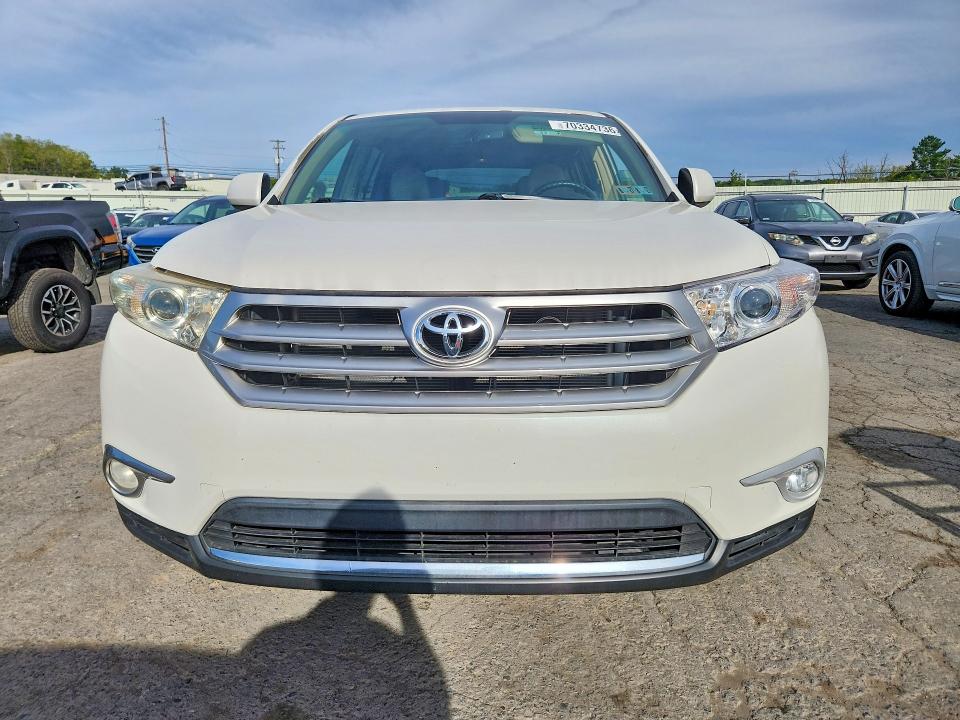 70334736 :رقم المزاد ، 5TDBK3EH5CS132076 vin ، 2012 Toyota Highlander مزاد بيع