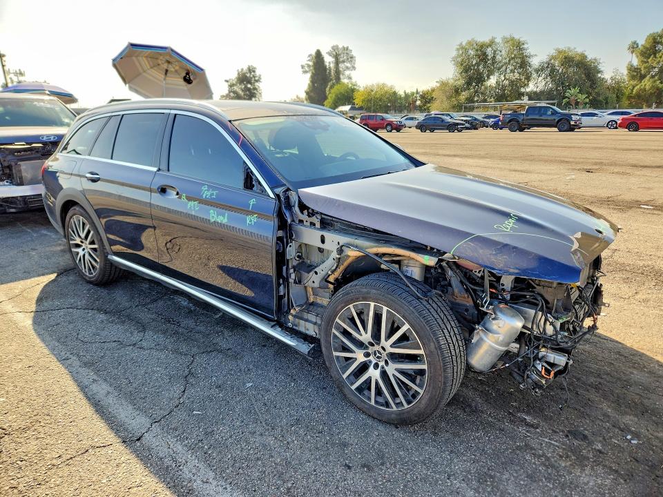 69552296 :رقم المزاد ، W1KZH6AB3PB153950 vin ، 2023 Mercedes-benz E مزاد بيع