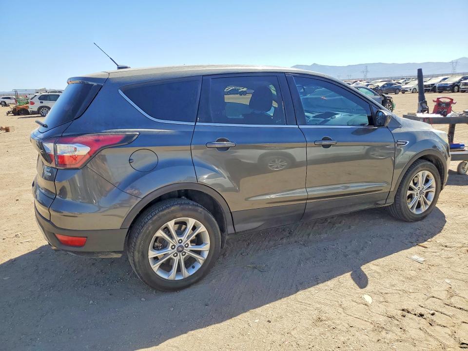 2017 Ford Escape მანქანა იყიდება აუქციონზე, vin: 1FMCU0GD8HUB44695, აუქციონის ნომერი: 67745286