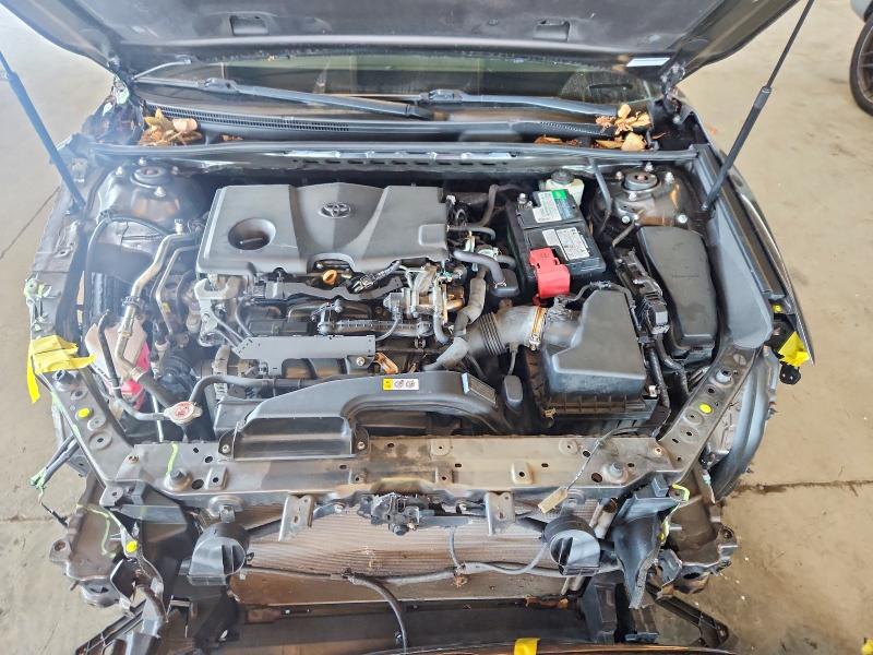 69190146 :رقم المزاد ، 4T1B11HK9JU037006 vin ، 2018 Toyota Camry مزاد بيع