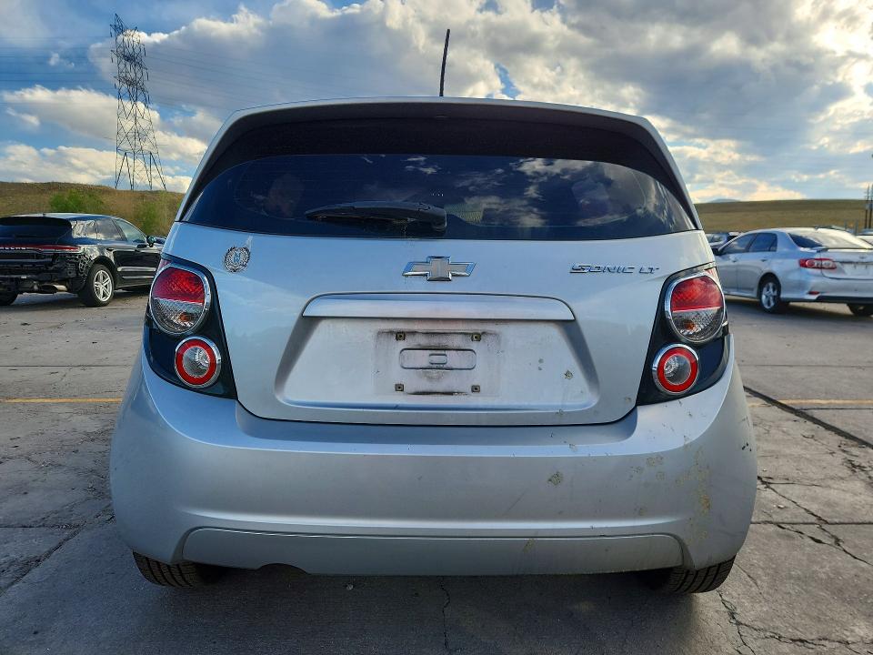 67328436 :رقم المزاد ، 1G1JC6SH2F4154057 vin ، 2015 Chevrolet Sonic مزاد بيع