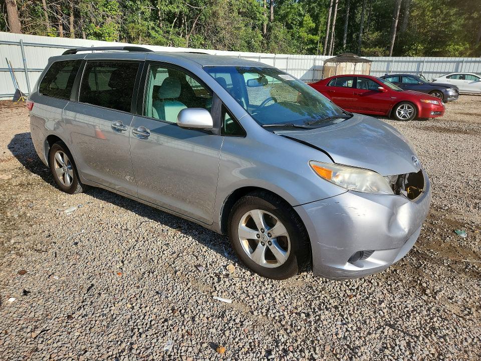 Продаж на аукціоні авто 2015 Toyota Sienna, vin: 5TDKK3DC0FS621642, номер лоту: 68912376