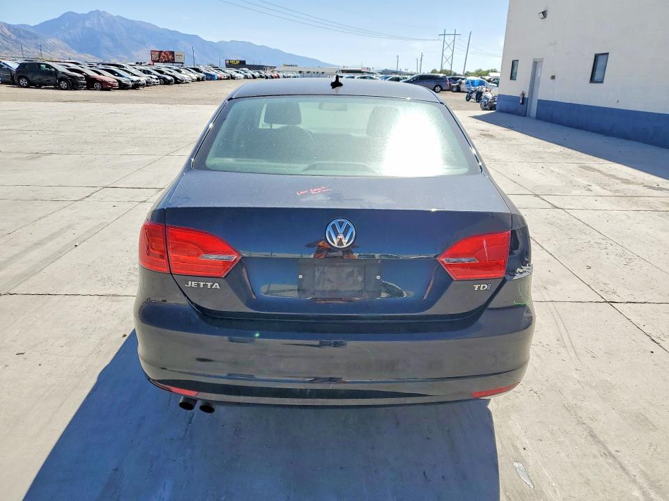 68825066 :رقم المزاد ، 3VWLL7AJ2EM227941 vin ، 2014 Volkswagen Jetta مزاد بيع