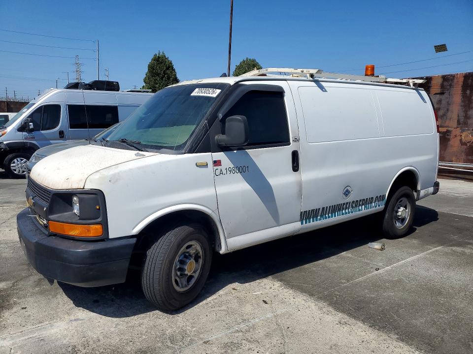 70930526 :رقم المزاد ، 1GCWGFCB5B1129323 vin ، 2011 Chevrolet Express G2500 مزاد بيع