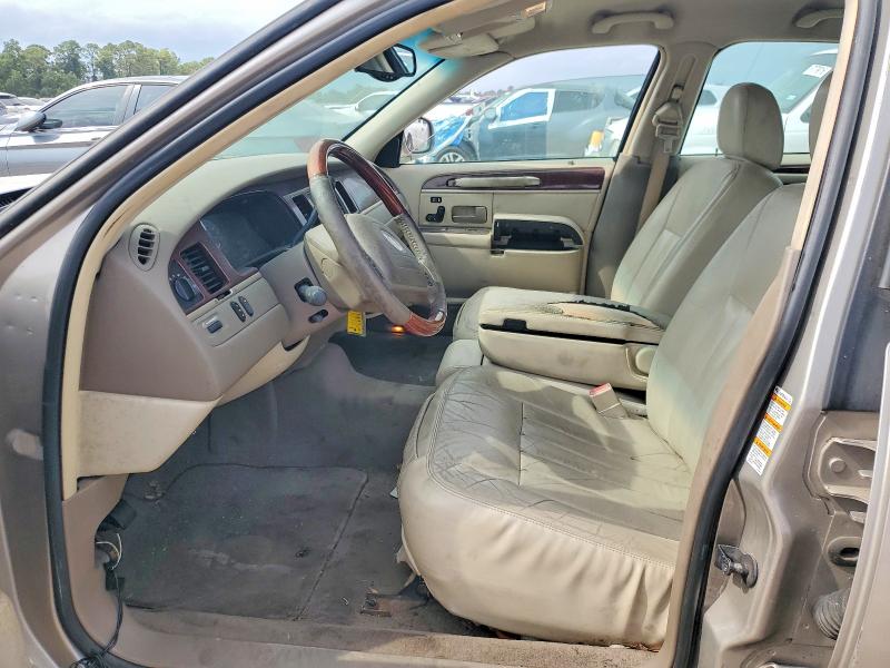 66925306 :رقم المزاد ، 1LNHM82WX3Y622131 vin ، 2003 Lincoln Town Car مزاد بيع