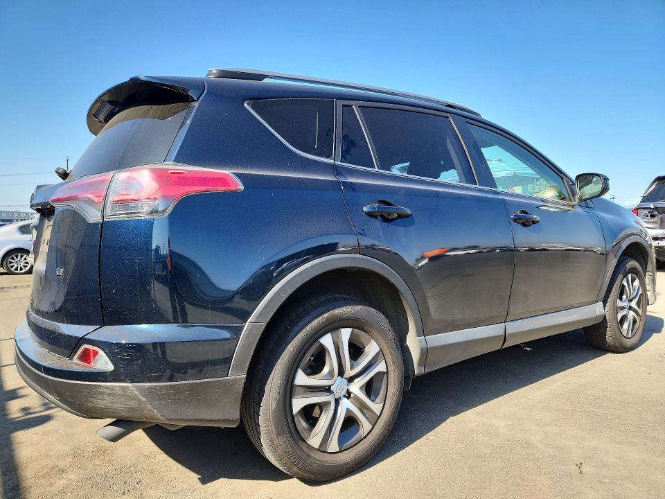 2018 Toyota Rav4 მანქანა იყიდება აუქციონზე, vin: JTMZFREV0JJ176086, აუქციონის ნომერი: 70357486