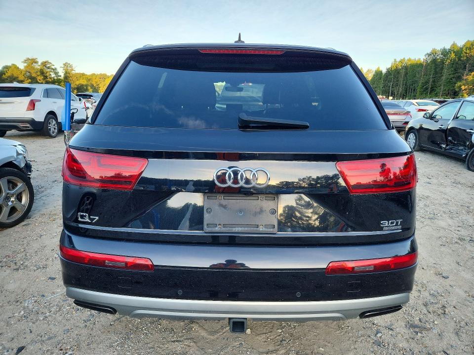 Продажа на аукционе авто 2017 Audi Q7, vin: WA1LAAF76HD005450, номер лота: 68721016