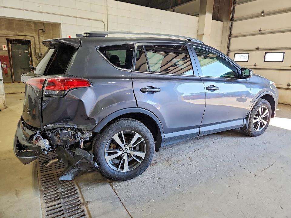 67678646 :رقم المزاد ، 2T3RFREV7JW781918 vin ، 2018 Toyota Rav4 مزاد بيع