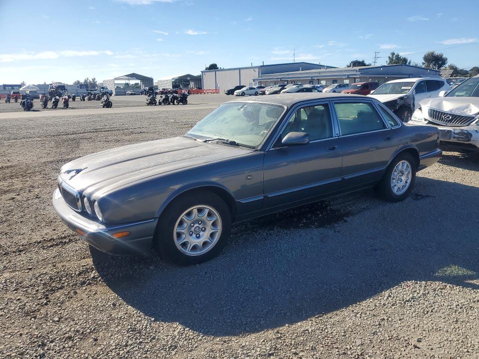 2001 Jaguar Xj8 მანქანა იყიდება აუქციონზე, vin: SAJDA14C71LF28390, აუქციონის ნომერი: 66850246