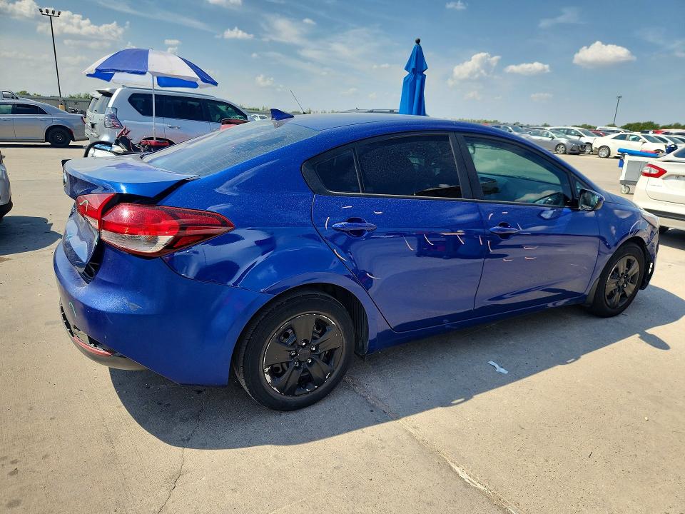 69851486 :رقم المزاد ، 3KPFL4A7XHE119536 vin ، 2017 Kia Forte مزاد بيع