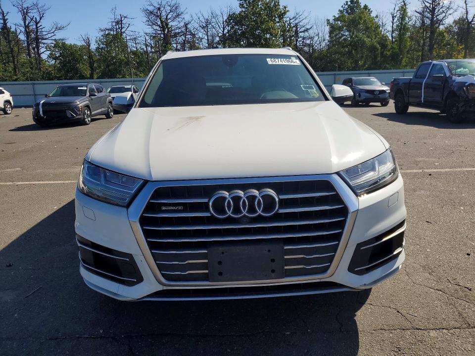 Продаж на аукціоні авто 2017 Audi Q7, vin: WA1LHAF70HD039010, номер лоту: 68741966