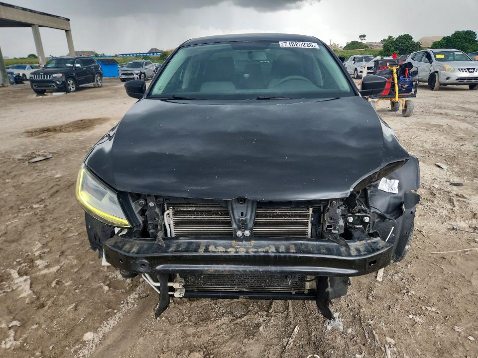 71025226 :رقم المزاد ، 3VW2B7AJ3HM211654 vin ، 2017 Volkswagen Jetta مزاد بيع