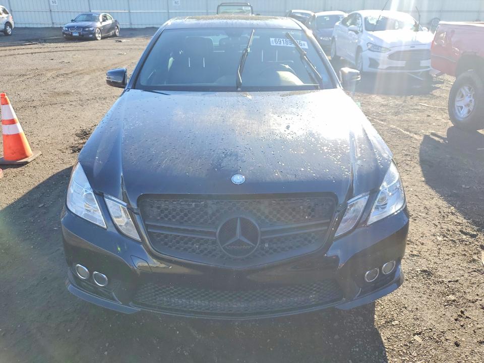 69189486 :رقم المزاد ، WDDHF8HB7AA130557 vin ، 2010 Mercedes-benz E مزاد بيع