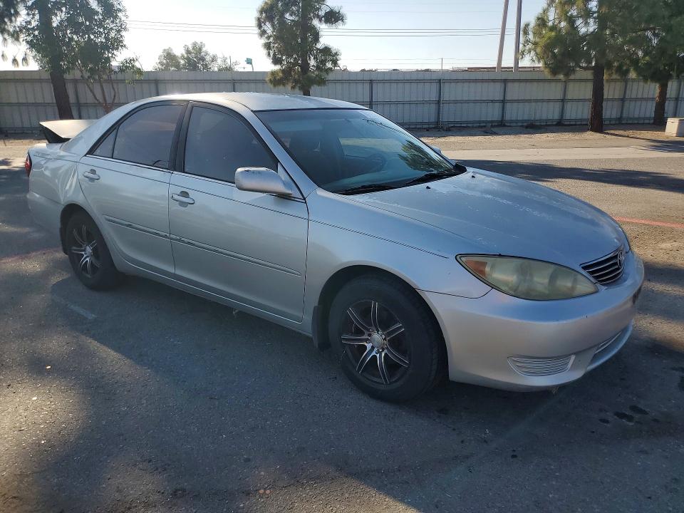 2005 Toyota Camry მანქანა იყიდება აუქციონზე, vin: 4T1BE32K25U599683, აუქციონის ნომერი: 70155166