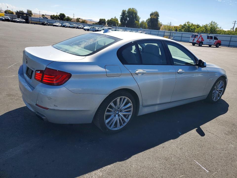 2011 Bmw 550 მანქანა იყიდება აუქციონზე, vin: WBAFR9C55BC599715, აუქციონის ნომერი: 67932216