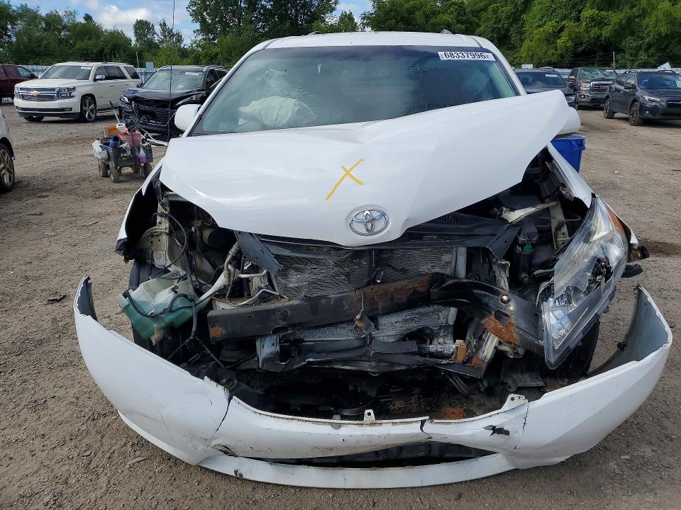 68337996 :رقم المزاد ، 5TDKK3DC0CS226484 vin ، 2012 Toyota Sienna مزاد بيع