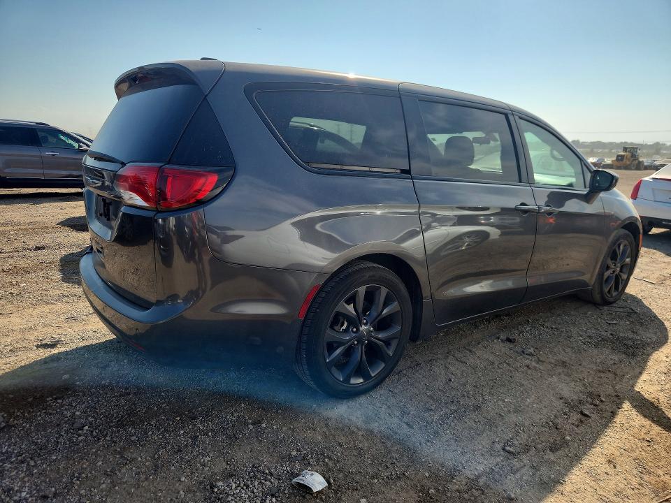67811006 :رقم المزاد ، 2C4RC1FG1JR357915 vin ، 2018 Chrysler Pacifica مزاد بيع