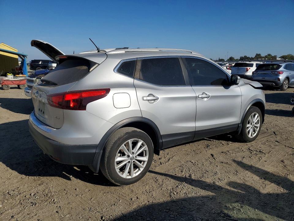 70118736 :رقم المزاد ، JN1BJ1CP1HW023285 vin ، 2017 Nissan Rogue Sport مزاد بيع