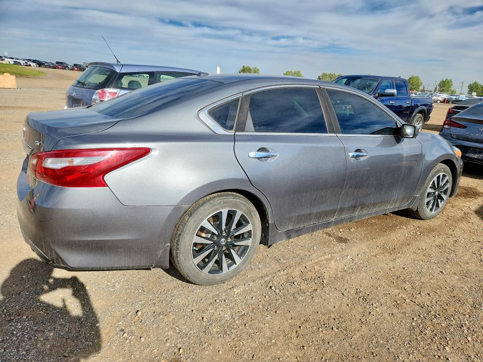 2018 Nissan Altima მანქანა იყიდება აუქციონზე, vin: 1N4AL3AP5JC220961, აუქციონის ნომერი: 68677366
