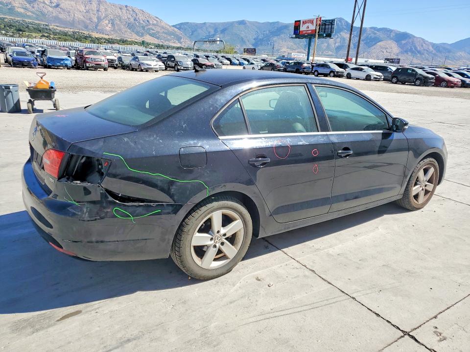 68825066 :رقم المزاد ، 3VWLL7AJ2EM227941 vin ، 2014 Volkswagen Jetta مزاد بيع