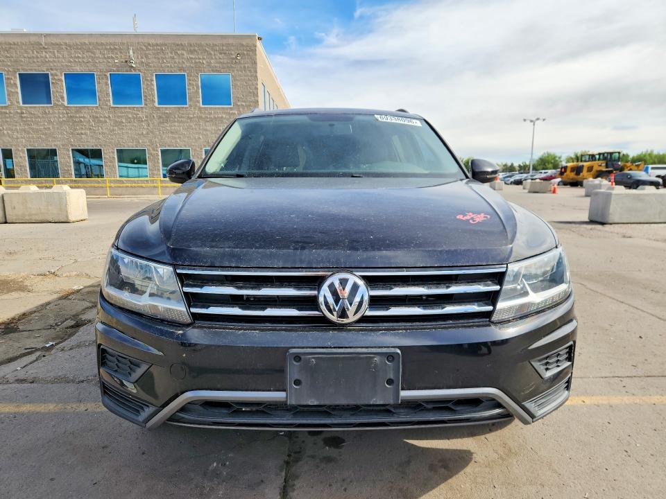 69338096 :رقم المزاد ، 3VV0B7AX4KM095808 vin ، 2019 Volkswagen Tiguan مزاد بيع
