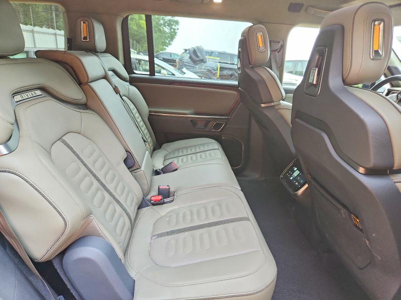 68608076 :رقم المزاد ، 7PDSGABL0PN000121 vin ، 2023 Rivian R1s مزاد بيع