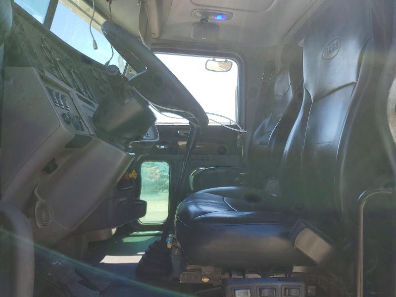 65923896 :رقم المزاد ، 1XPTD49X1BD117136 vin ، 2011 Peterbilt 367 مزاد بيع