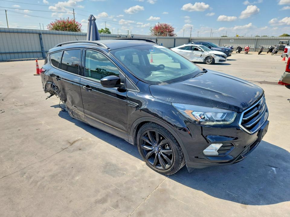 2019 Ford Escape მანქანა იყიდება აუქციონზე, vin: 1FMCU0GD4KUB64031, აუქციონის ნომერი: 68118226