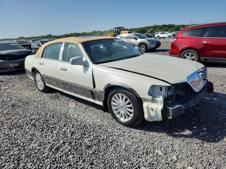 69304956 :رقم المزاد ، 1LNHM83W64Y632638 vin ، 2004 Lincoln Town Car مزاد بيع