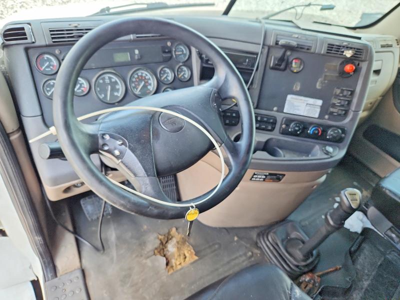 2013 Freightliner Cascadia 125 მანქანა იყიდება აუქციონზე, vin: 3AKJGLDR4DSBC8039, აუქციონის ნომერი: 68956936