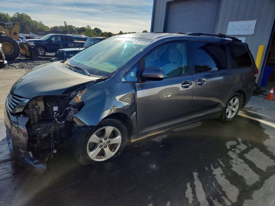 67216186 :رقم المزاد ، 5TDKK3DC8DS358233 vin ، 2013 Toyota Sienna مزاد بيع