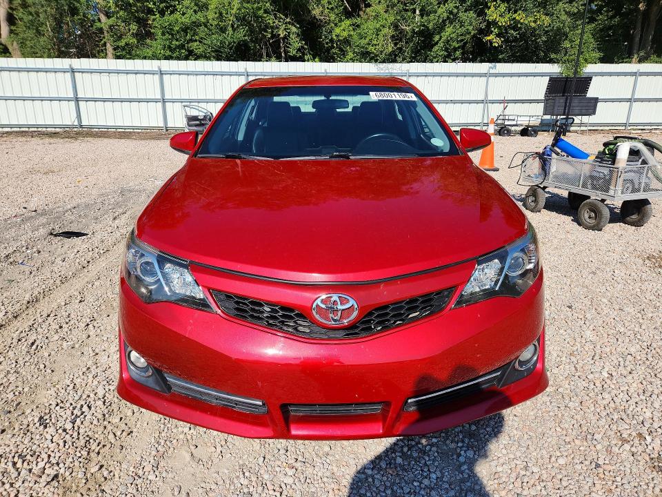 68001196 :رقم المزاد ، 4T1BF1FK5CU562801 vin ، 2012 Toyota Camry مزاد بيع