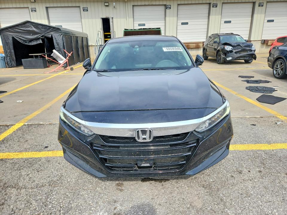2018 Honda Accord მანქანა იყიდება აუქციონზე, vin: 1HGCV1F4XJA034491, აუქციონის ნომერი: 69595946