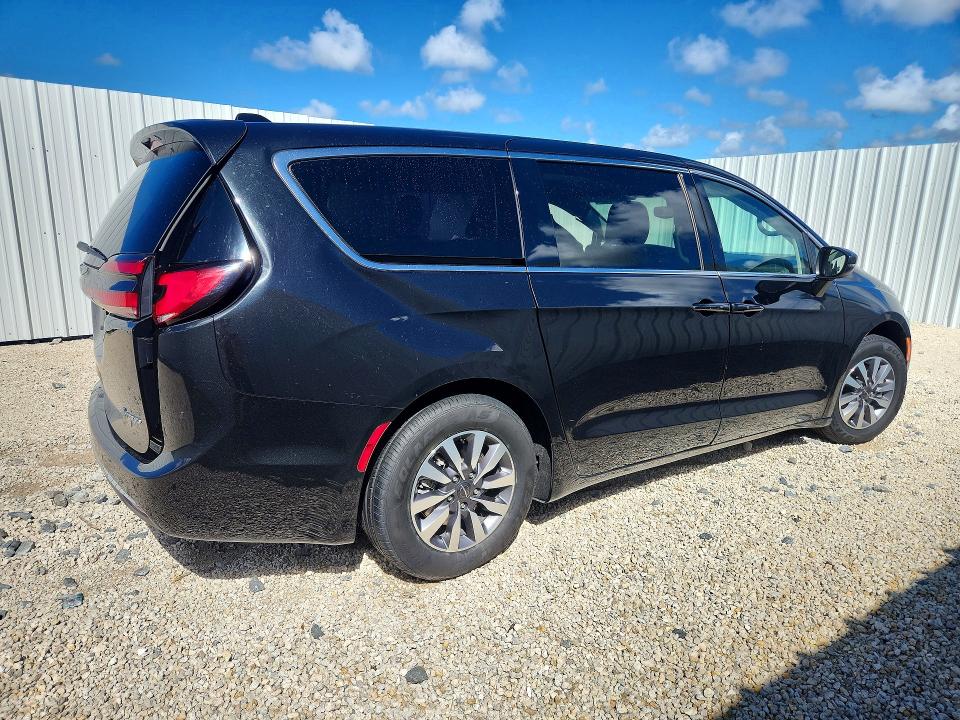 Продажа на аукционе авто 2023 Chrysler Pacifica, vin: 2C4RC1L76PR558724, номер лота: 69520906
