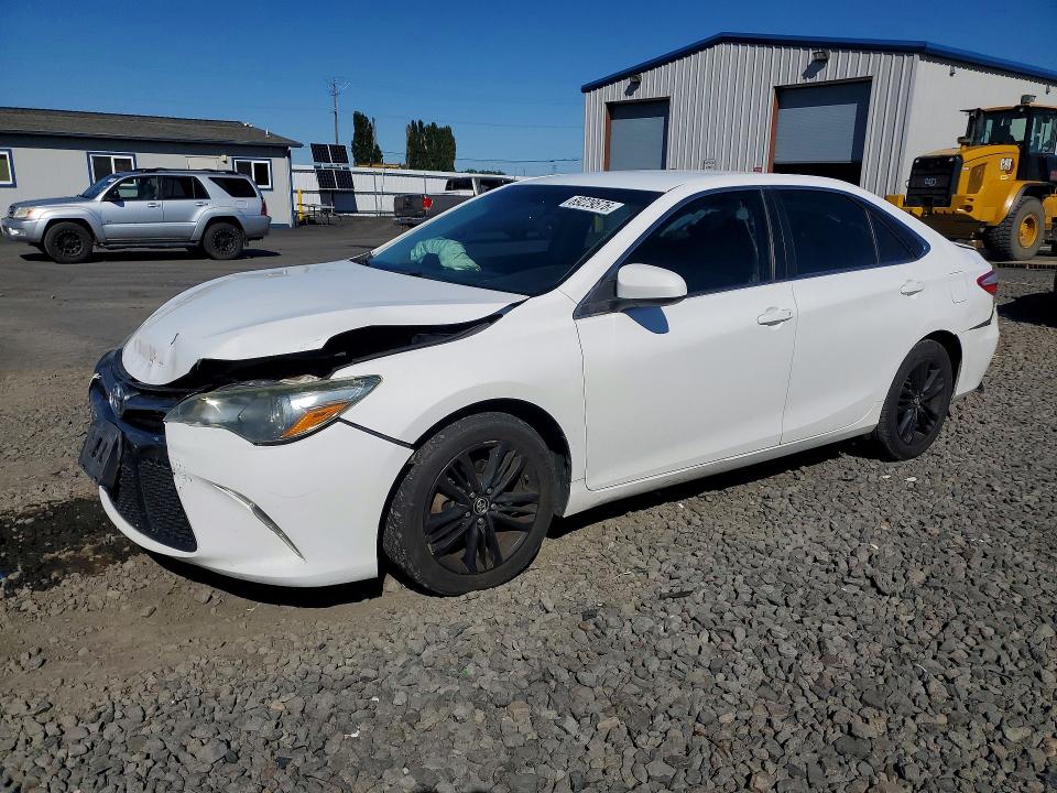 69229576 :رقم المزاد ، 4T1BF1FK9FU951476 vin ، 2015 Toyota Camry مزاد بيع