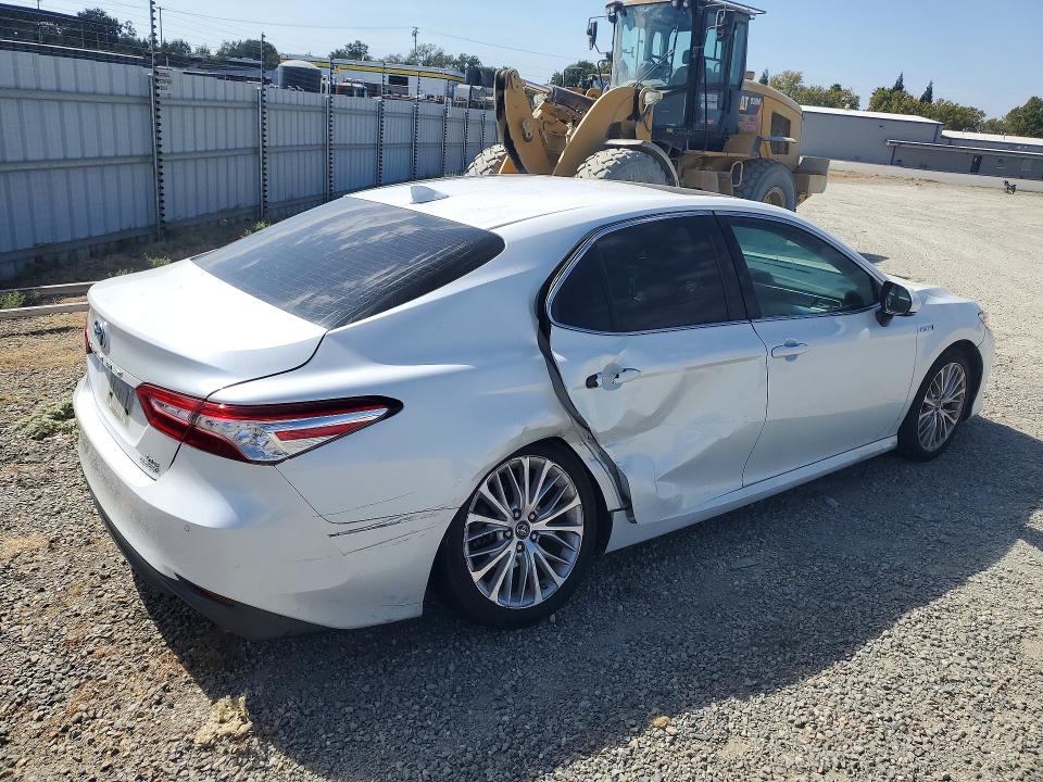 70110356 :رقم المزاد ، 4T1B21HK9JU509637 vin ، 2018 Toyota Camry Hybrid مزاد بيع