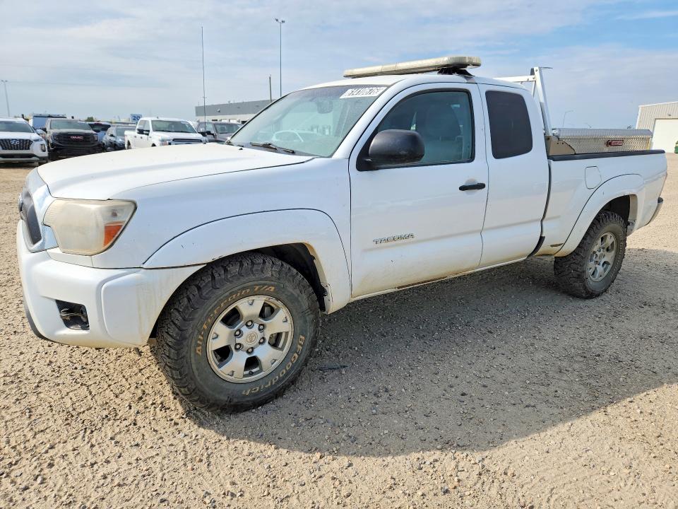 61410676 :رقم المزاد ، 5TFUU4EN5FX111595 vin ، 2015 Toyota Tacoma مزاد بيع