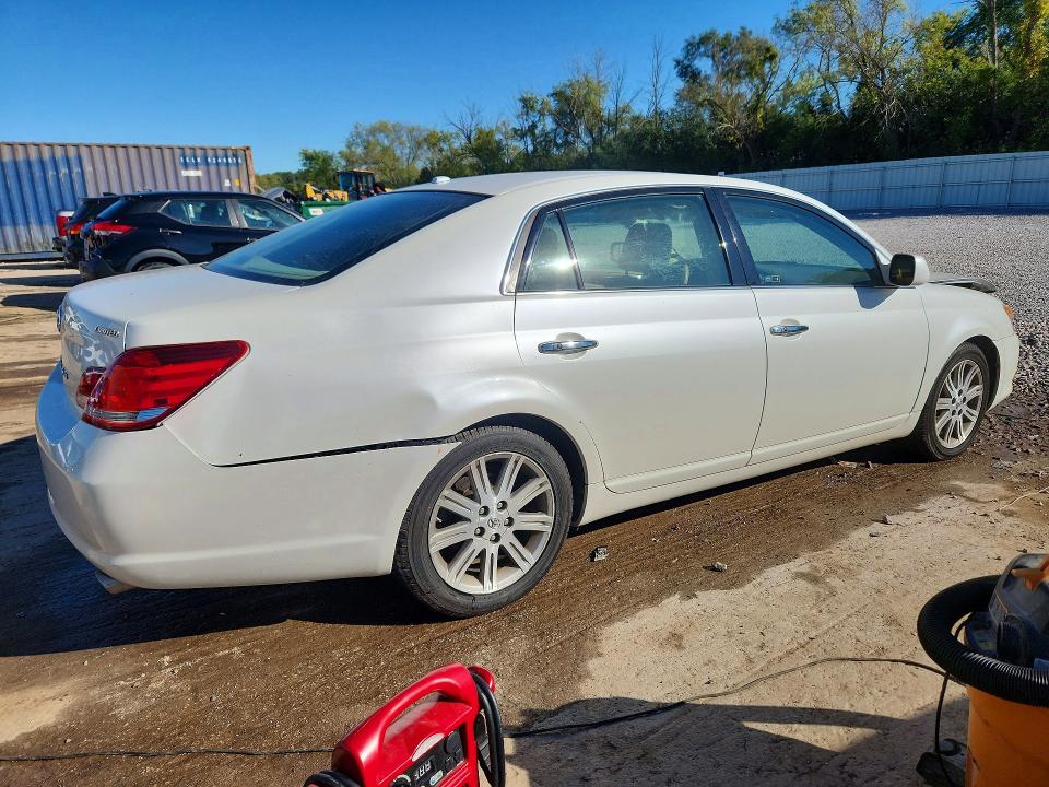70902976 :رقم المزاد ، 4T1BK3DB0AU356406 vin ، 2010 Toyota Avalon مزاد بيع