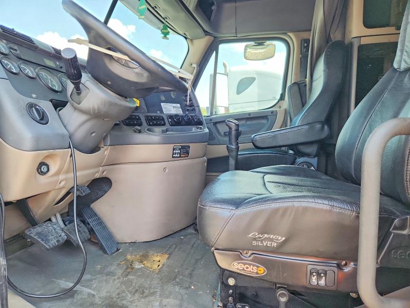 2013 Freightliner Cascadia 125 მანქანა იყიდება აუქციონზე, vin: 3AKJGLDR4DSBC8039, აუქციონის ნომერი: 68956936