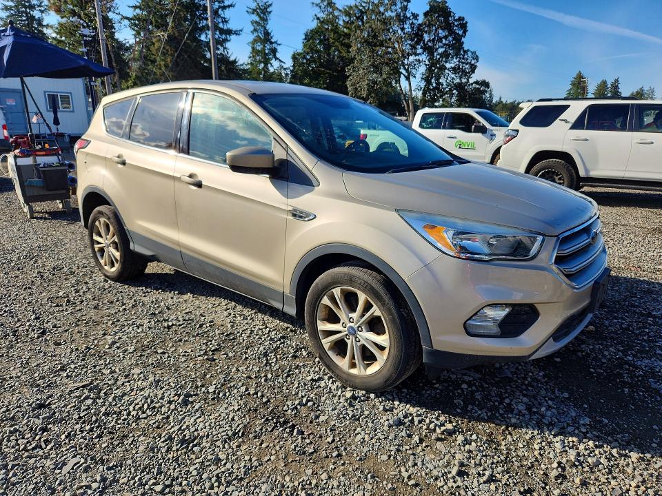 2017 Ford Escape მანქანა იყიდება აუქციონზე, vin: 1FMCU9GD0HUC81019, აუქციონის ნომერი: 70075756