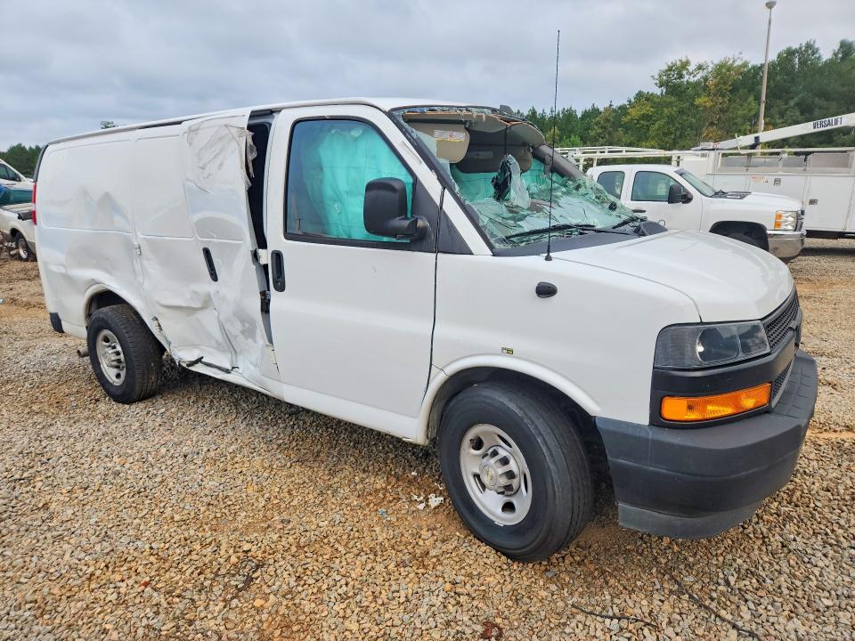 47590676 :رقم المزاد ، 1GCWGAFP8N1253519 vin ، 2022 Chevrolet Express G2500 مزاد بيع