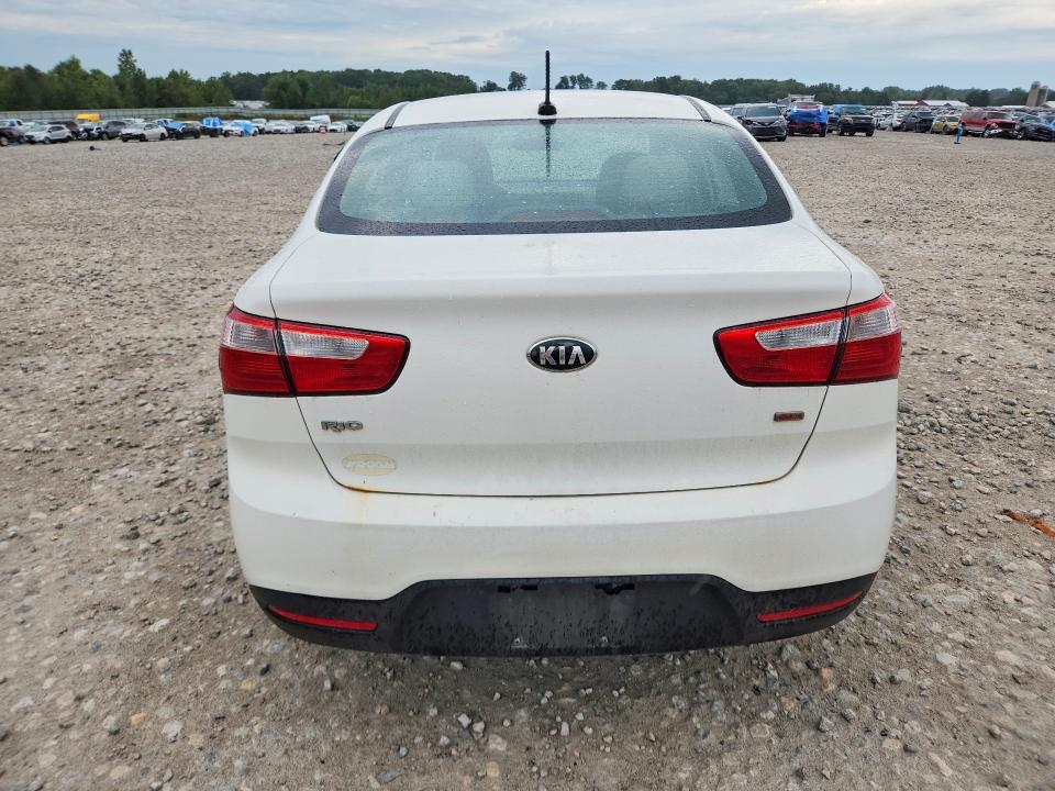 68780626 :رقم المزاد ، KNADM4A31F6428930 vin ، 2015 Kia Rio مزاد بيع