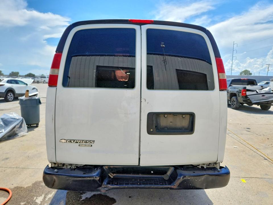67667886 :رقم المزاد ، 1GCWGBFF4G1128064 vin ، 2016 Chevrolet Express G2500 مزاد بيع