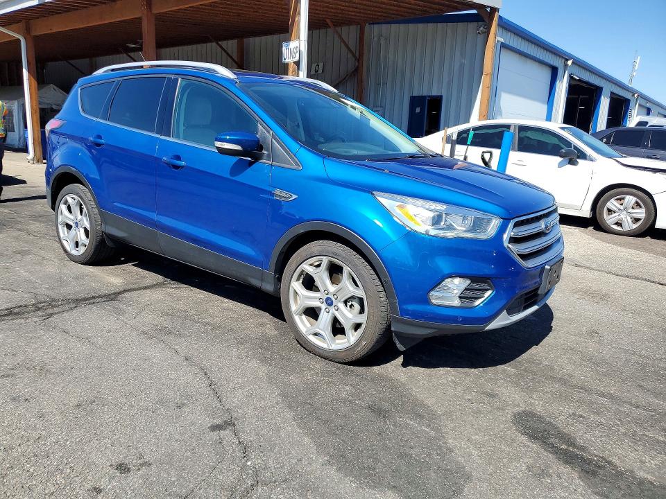 2017 Ford Escape მანქანა იყიდება აუქციონზე, vin: 1FMCU9J95HUB43612, აუქციონის ნომერი: 70292316