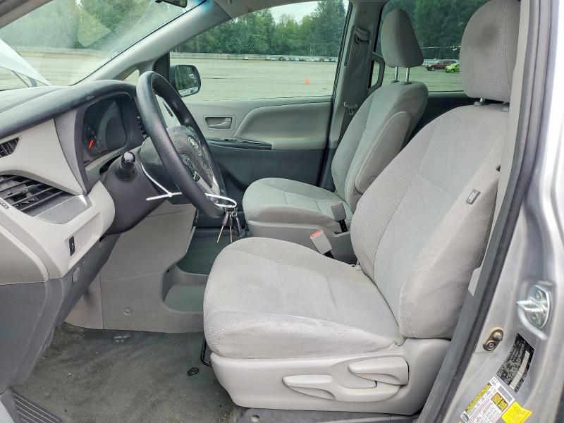69743756 :رقم المزاد ، 5TDZZ3DC6HS884781 vin ، 2017 Toyota Sienna مزاد بيع