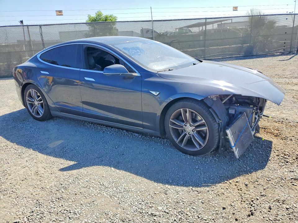 2016 Tesla Model S მანქანა იყიდება აუქციონზე, vin: 5YJSA1E27GF130004, აუქციონის ნომერი: 70614386