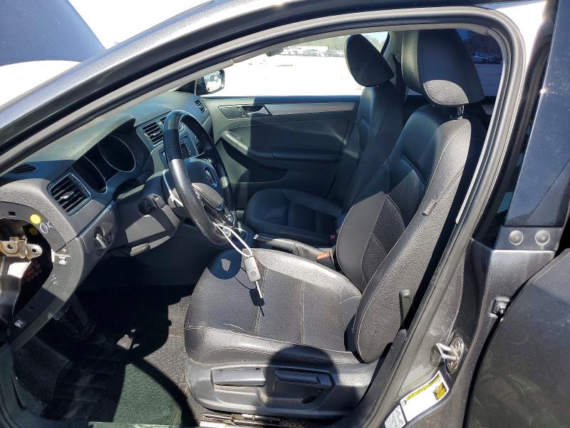 69096506 :رقم المزاد ، 3VWDB7AJ6JM227541 vin ، 2018 Volkswagen Jetta مزاد بيع
