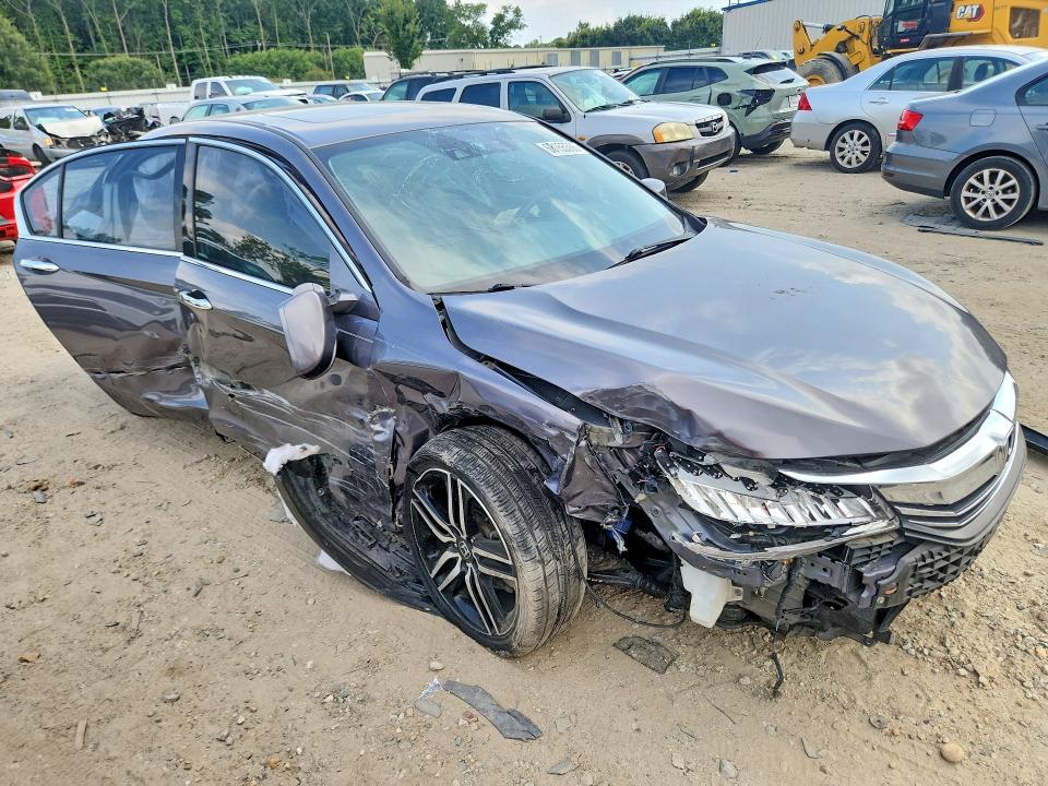 Продаж на аукціоні авто 2017 Honda Accord, vin: 1HGCR3F90HA033551, номер лоту: 68155366