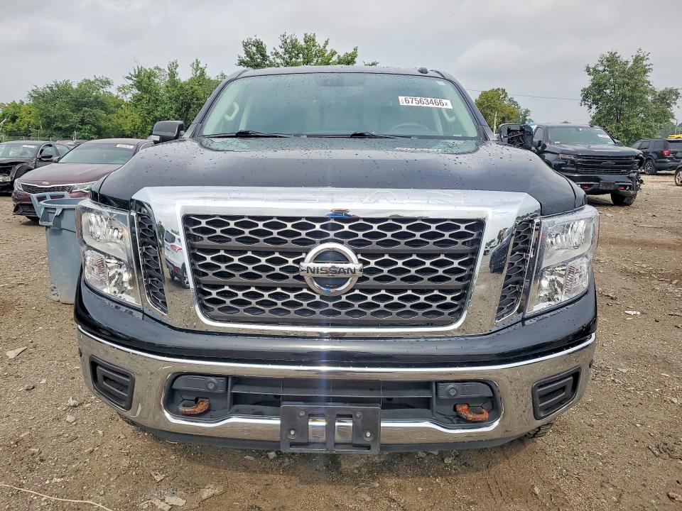 67563466 :رقم المزاد ، 1N6AA1E5XJN546768 vin ، 2018 Nissan Titan مزاد بيع