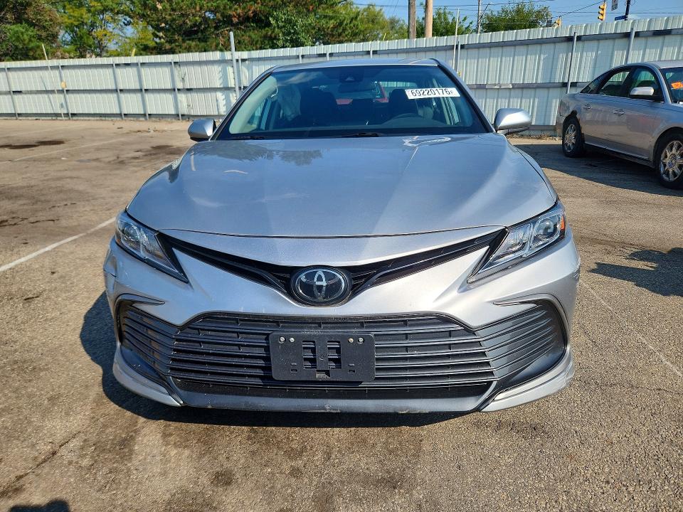 Продаж на аукціоні авто 2022 Toyota Camry, vin: 4T1C11AK5NU069942, номер лоту: 69220176